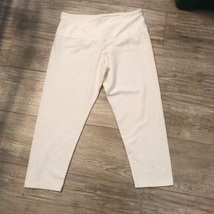 White knee length/stretch leggings